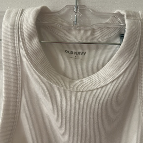 White Snug crop tank top - Picture 4 of 5